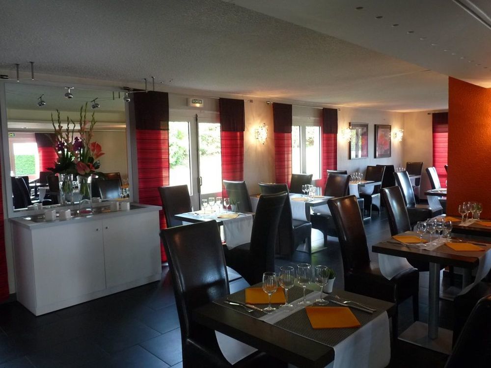 Hotel Kyriad Dieppe Saint-Aubin-sur-Scie レストラン 写真